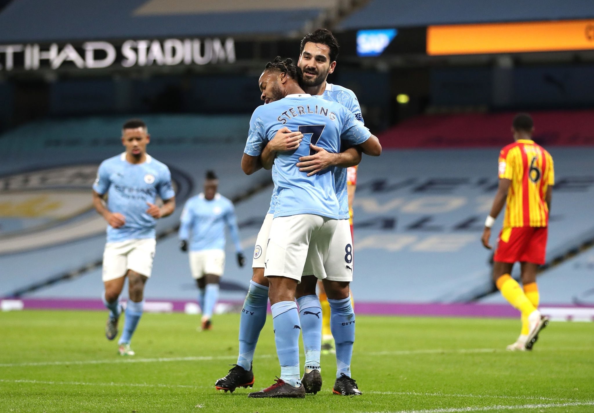 马杜埃凯在 马杜埃凯在